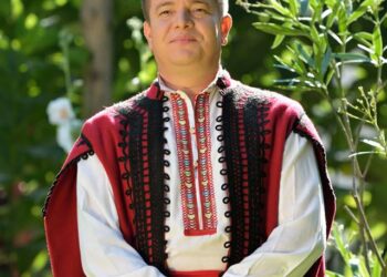 Илия Луков и звезди от цяла България пеят онлайн за Деня на Мездра