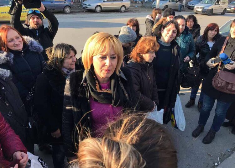 Омбудсманът пак при дупнишките шивачки заради заплати 1 Манолова