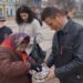 Кмет раздава 5000 мартеници