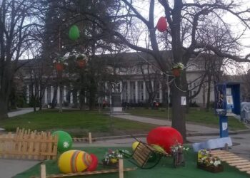 Вандали съсипаха великденска украса в Благоевград