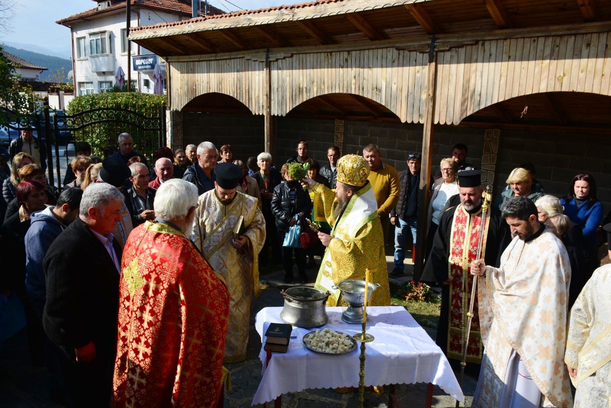 Владика служи на Архангеловден в Крупник