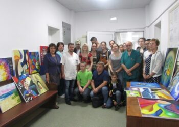 Млади художници  украсиха с картини  болницата в Силистра