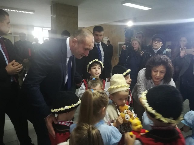 Президентът даде старт на Българската Коледа в Стара Загора