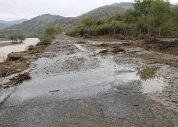 Придошлите води на р.Боровица застрашиха магистрален водопровод