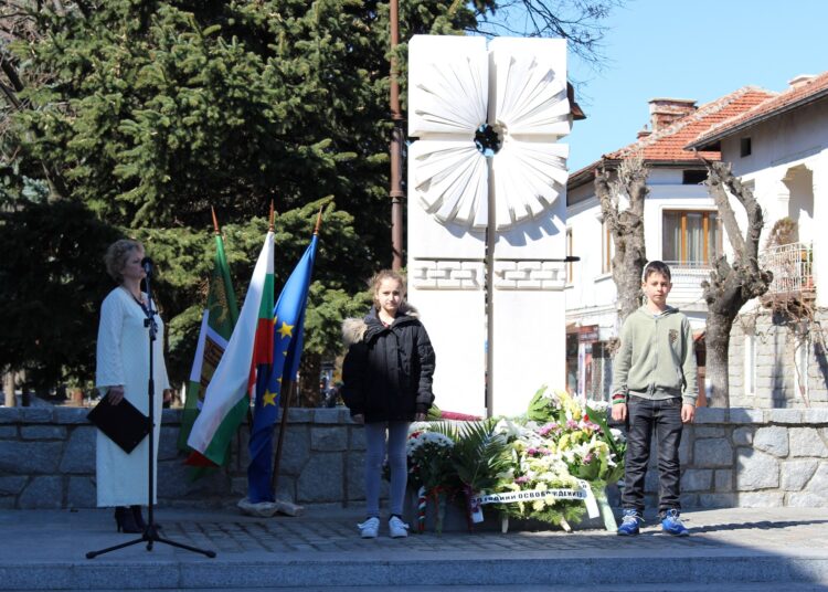 за 3 март деца