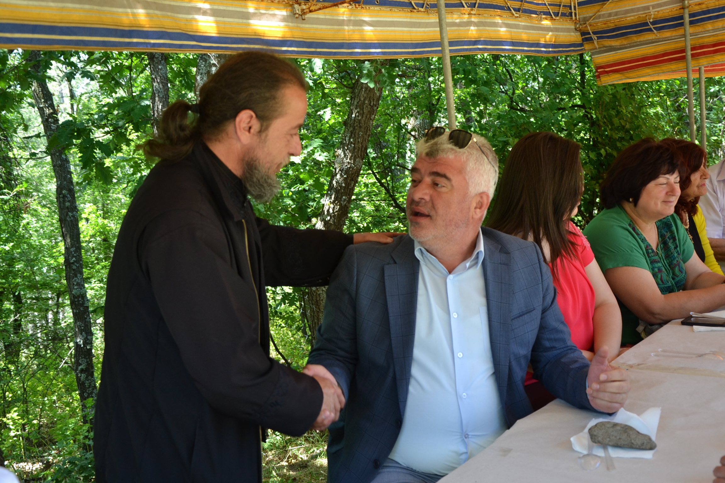 Момчилградчани се събраха на курбан край параклиса “Свети Дух”