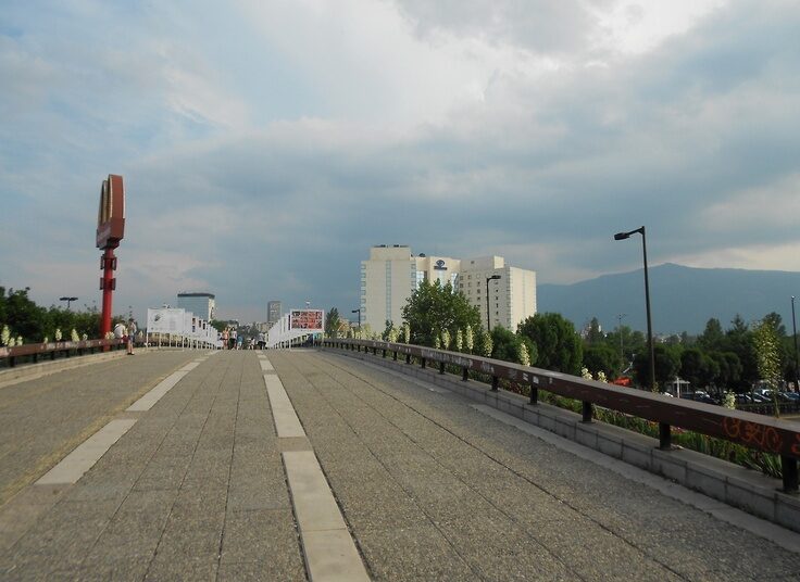 Закриват за 3 дни спирката под Моста на влюбените 1 на влюбените