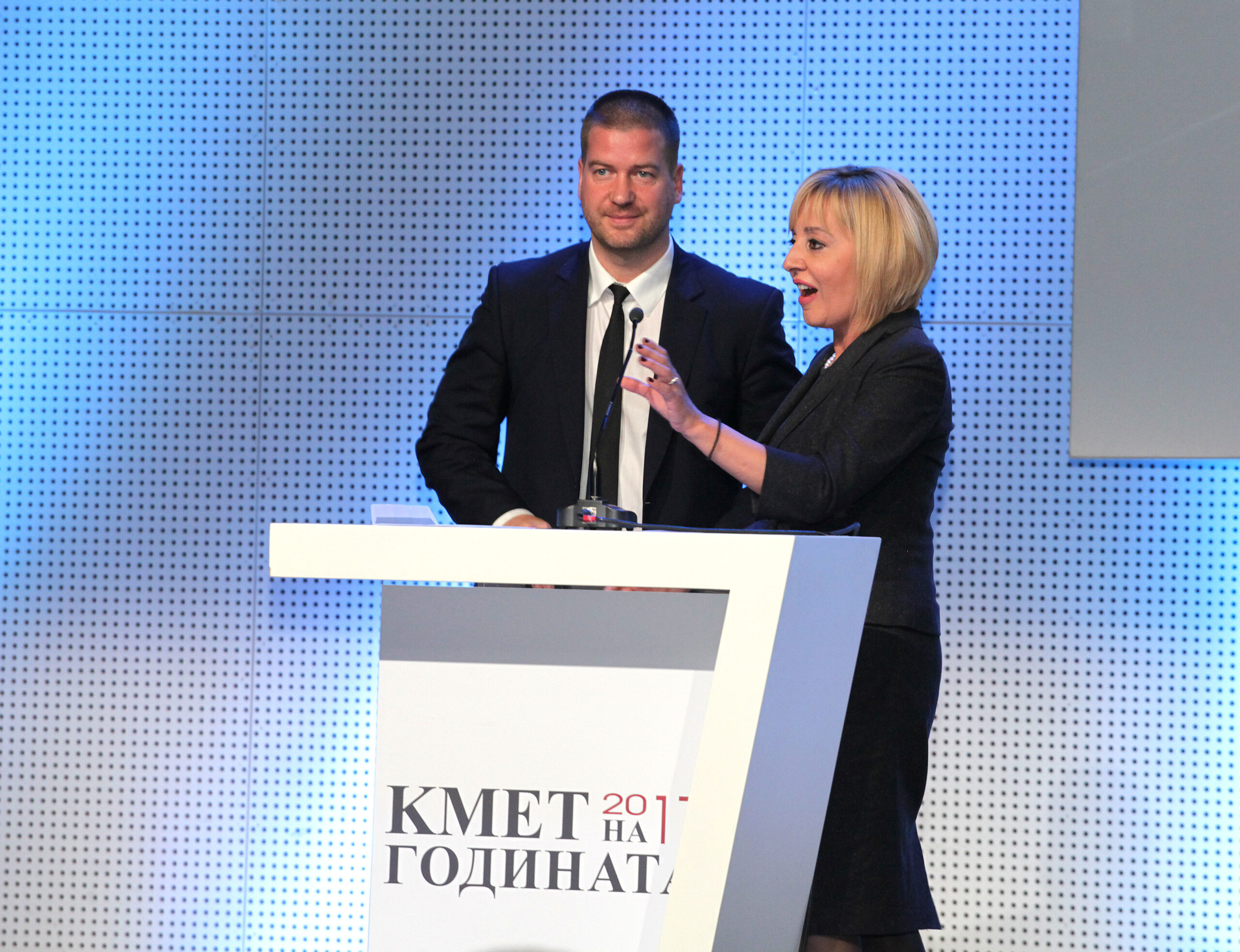 Манолова награди победителите в “Кмет на гражданите”
