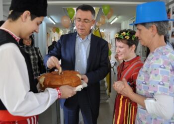 Кметът на Кърджали гостува на хлапетата от център “Надежда”