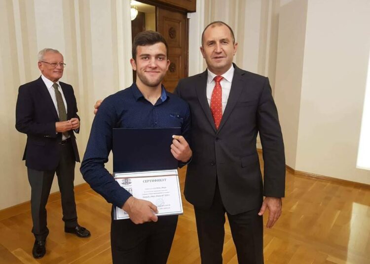 янков
