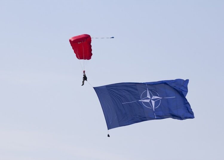 a parachute 5100911 960 720