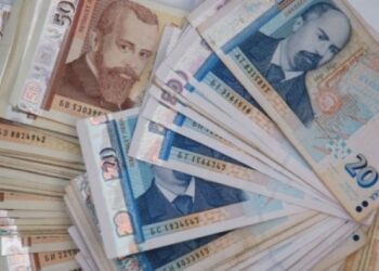 В 7 малки общини средната заплата много над тази в София