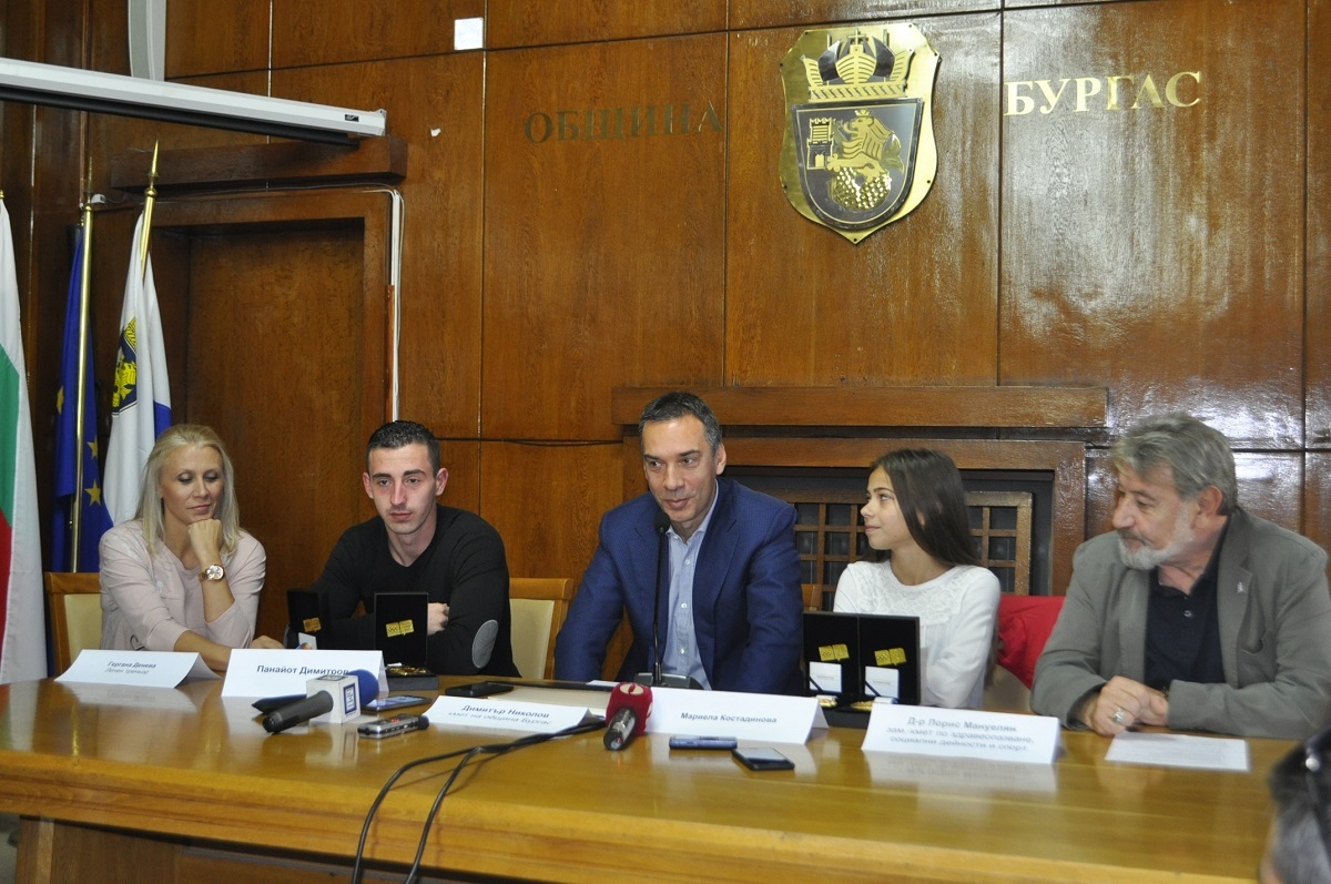 „Златните” Мариела Костадинова и Панайот Димитров с награди от кмета на Бургас