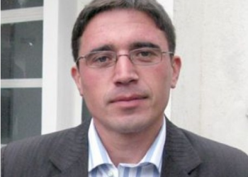 Кмет се ваксинира, за да даде пример