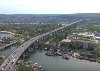 Аспаруховият мост се напука