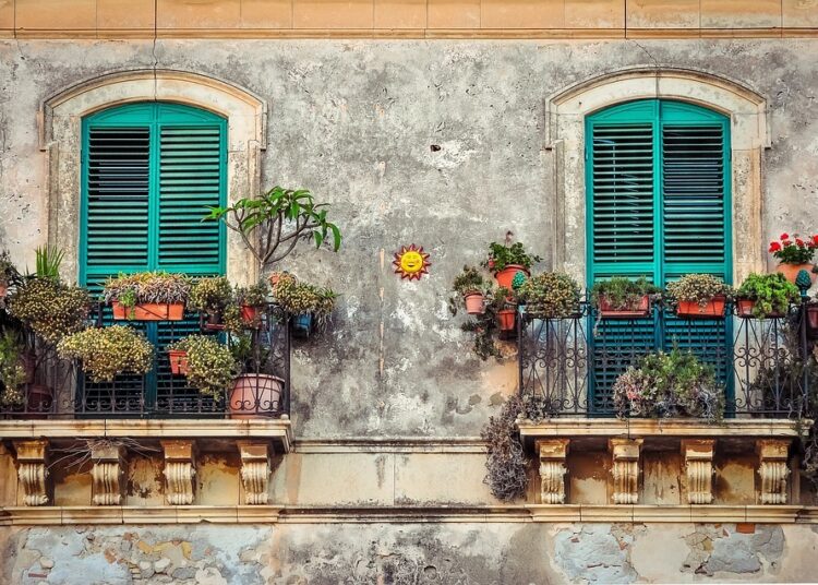 balcony 2526221 960 720