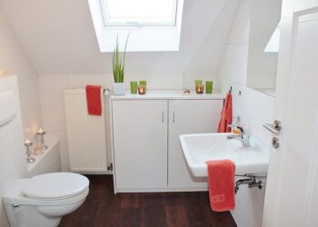 bathroom 1228427 640