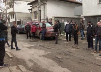 Изселиха ромска фамилия след скандали и побой