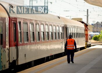 Село докара влака с помощта на депутати