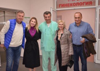 Илиана Раева и Наско Сираков вече се радват на внучка (СНИМКИ)