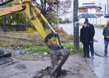 Първа копка под дъжда на нов водопровод