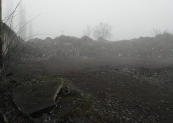 Разследват складиран боклук край Гълъбово