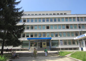 Затварят две отделения във врачанската болница