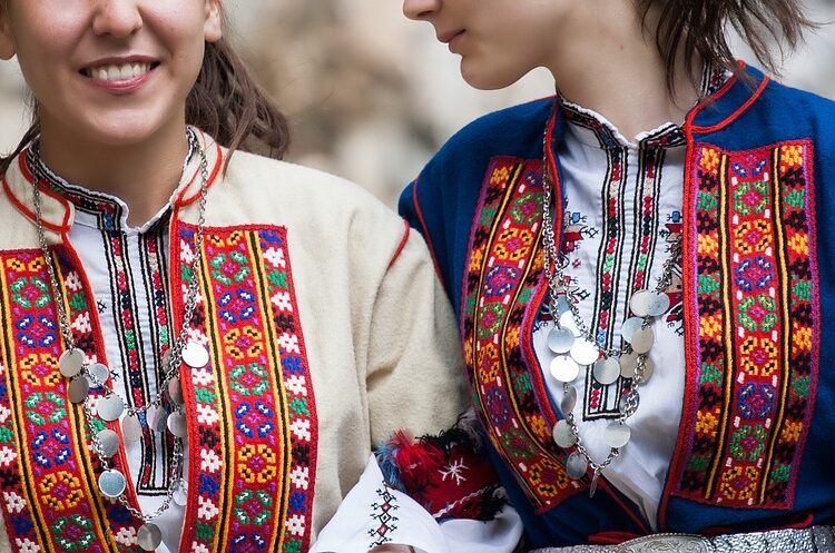 bulgarian folk costume 4017175 960 720