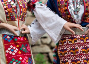 Oтварят танцовите зали и сцените за изкуство