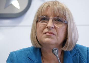 Цачева взима едва три области, София е червена