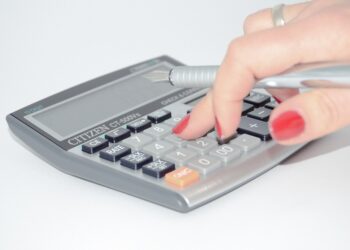 Вкараха в затвора счетоводителка, присвоявала социални помощи