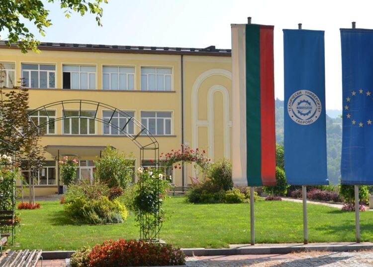 campus10 flags 3