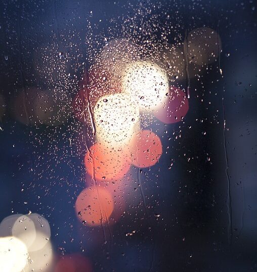 Идва дъжд и студен вятър 1 car lights 1845497 960 720