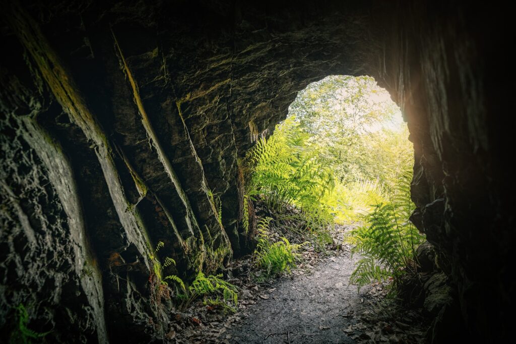 cave 5438620 1920