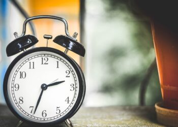 Тази нощ сменяме часовника