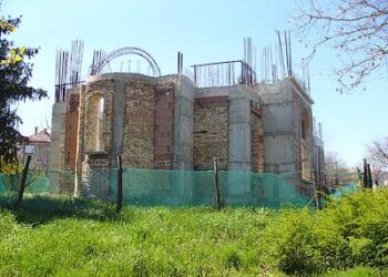 Подновяват градежа на втората църква в Разград