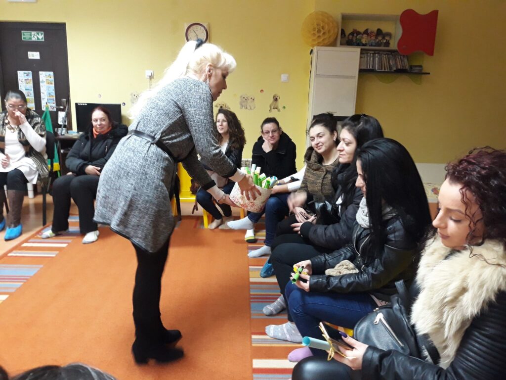 Забавачка и родители с екипна работа в името на децата 2 dg snejanka