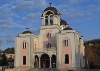 Освещават новия катедрален храм “Св. Св. Кирил и Методий” в Ловеч