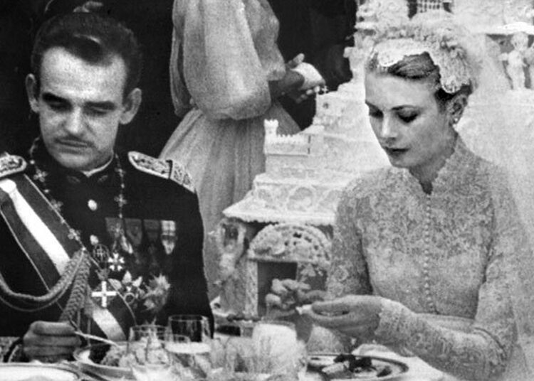 С хиляди рози, белгийска дантела и заветното "Да" - Монако си има принцеса 1 featured 5 3 t