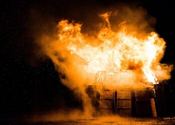 Нов пожар в зеленчукова борса унищожи хале с 10 склада