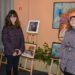 Деца с изложба от диамантени гоблени