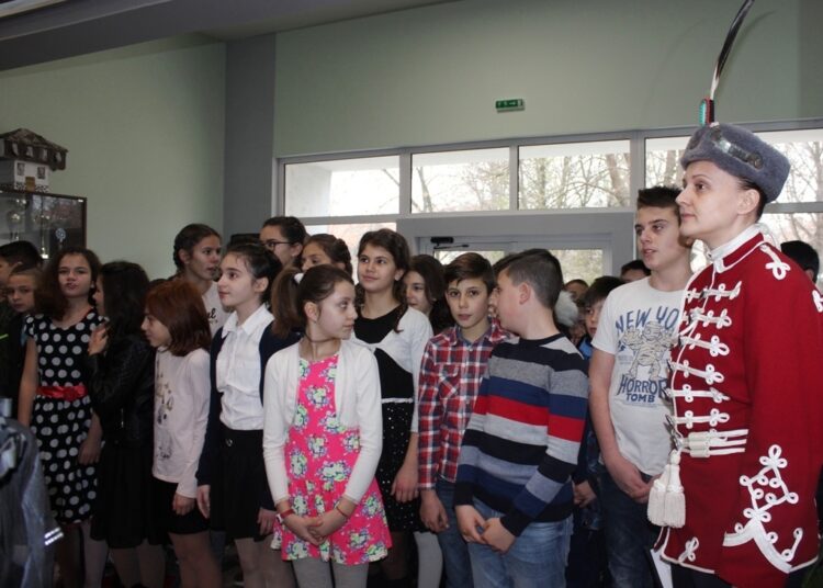 Плевенско школо откри втория ученически гвардейски отряд у нас 1 gvard1
