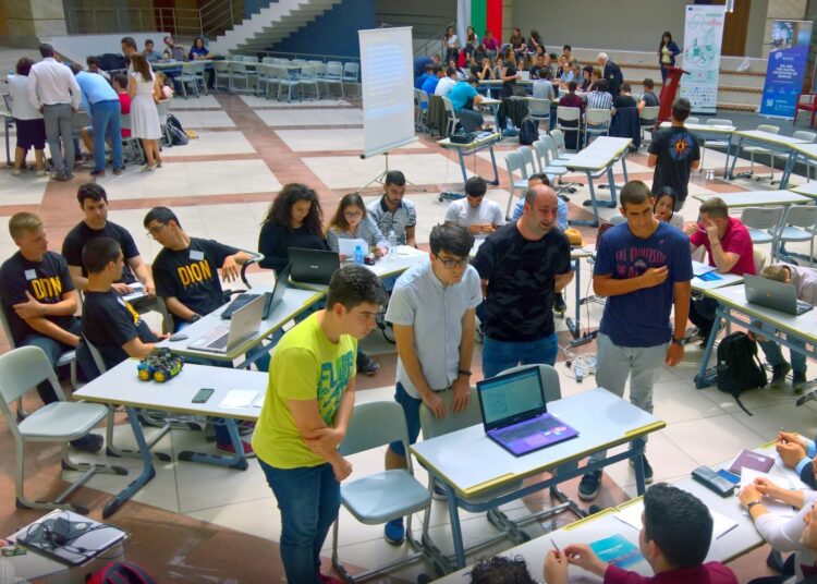 Програмисти се събират в Бургас за Хакатон 1 hackathon