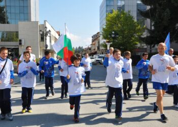 Десетки деца се включиха в Пробега на мира в Разлог