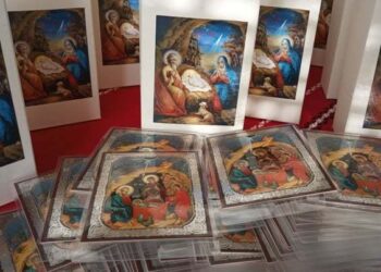 Раздават икони и сладки в болниците в Пловдив