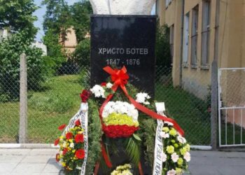Откриха паметник на Ботев в поморийско село