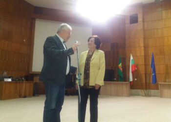 Кметът Мелемов събра учителите-ветерани в общината