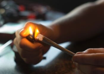 Анкетират тийнеджъри за употреба на марихуана