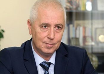 Здравният министър стана дядо