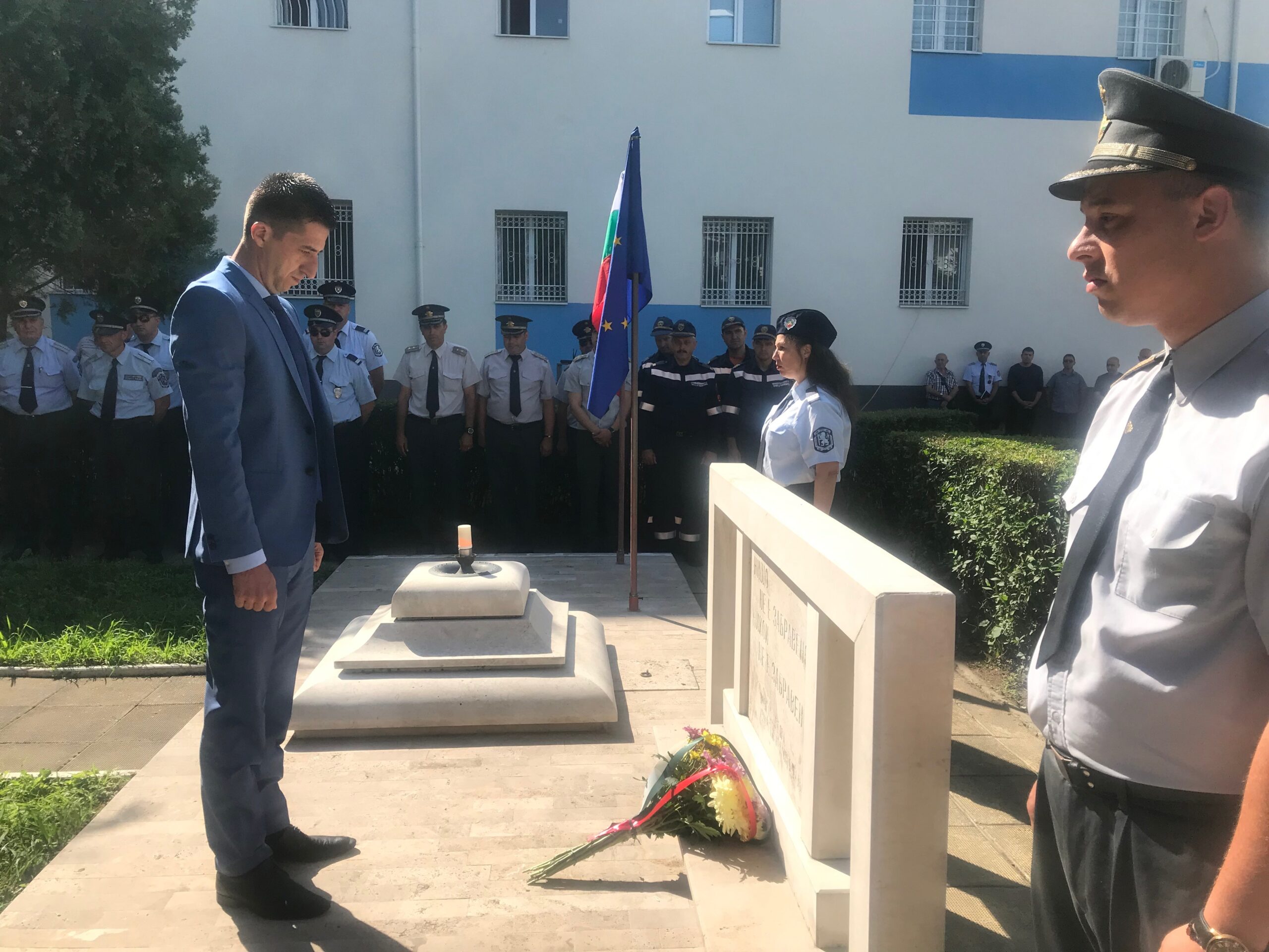 Наградиха десетки полицаи от Пиринско за празника на МВР